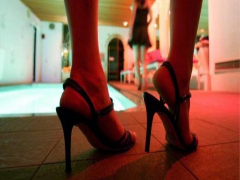 Get left of "Model" from prostitution business | वेश्या व्यवसायातून '' मॉडेल '' ची सुटका 