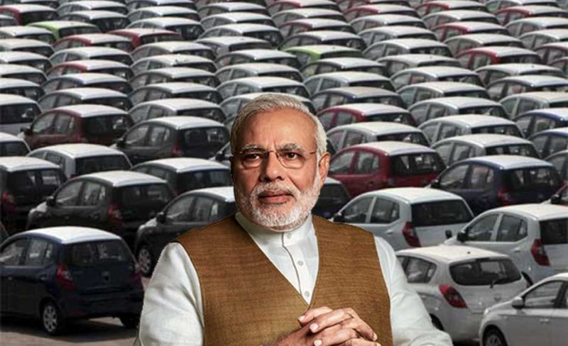 Automobile companies need not panic: Modi | ऑटोमोबाईल कंपन्यांनी घाबरून जाण्याची गरज नाही: मोदी