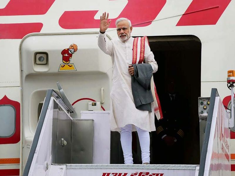 He spent $ 280 million on Modi's foreign tours | मोदींच्या विदेश दौऱ्यांवर २८० दशलक्ष डॉलर खर्च