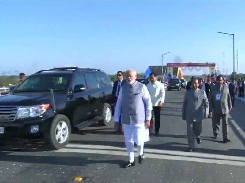 PM Modi inaugurates Indias longest rail road bridge in Assam | चीन सीमेजवळ भारताचा महासेतू; पंतप्रधान मोदींकडून उद्घाटन