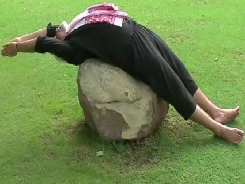 Watch Video, pm narendra modi fitness challenge video virat kohli | पंतप्रधान मोदींनी पूर्ण केले विराटचे फिटनेस चॅलेंज, पाहा व्हिडीओ