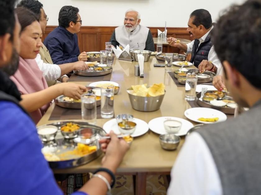 Invited by Modi to dinner in Parliament canteen, BSP MP ritesh pandeyquits party; They said, they don't call me anywhere... | मोदींनी संसद कॅन्टीनमध्ये जेवणाचे निमंत्रण दिलेले, बसपा खासदाराने पक्षच सोडला; म्हणाले, मला कुठेच बोलवत नाहीत...