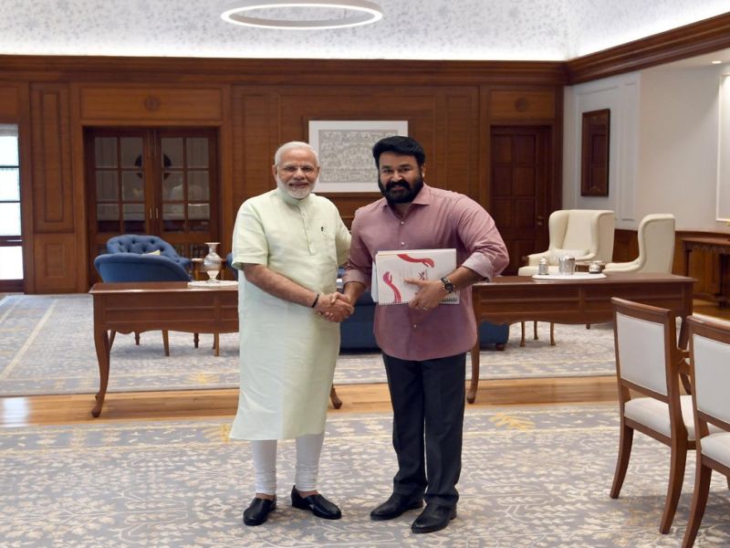 Malayalam superstar Mohanlal met Prime Minister Narendra Modi yesterday | मल्याळम अभिनेता मोहनलालने घेतली मोदींची भेट, भाजपासाठी केरळमध्ये ठरू शकतो ट्रम्पकार्ड 
