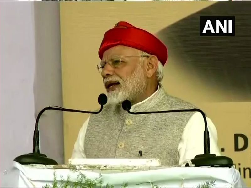 PM Modi In Solapur : ज्या प्रकल्पाचं भूमिपूजन करतो, त्याचं उद्घाटनही आम्हीच करतो - नरेंद्र मोदी | PM Modi In Solapur : ज्या प्रकल्पाचं भूमिपूजन करतो, त्याचं उद्घाटनही आम्हीच करतो - नरेंद्र मोदी