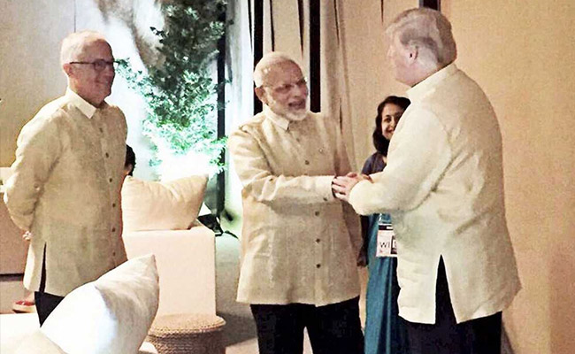 Modi's greetings to many leaders including Trump | ट्रम्पसह अनेक नेत्यांशी मोदींच्या शुभेच्छा भेटी