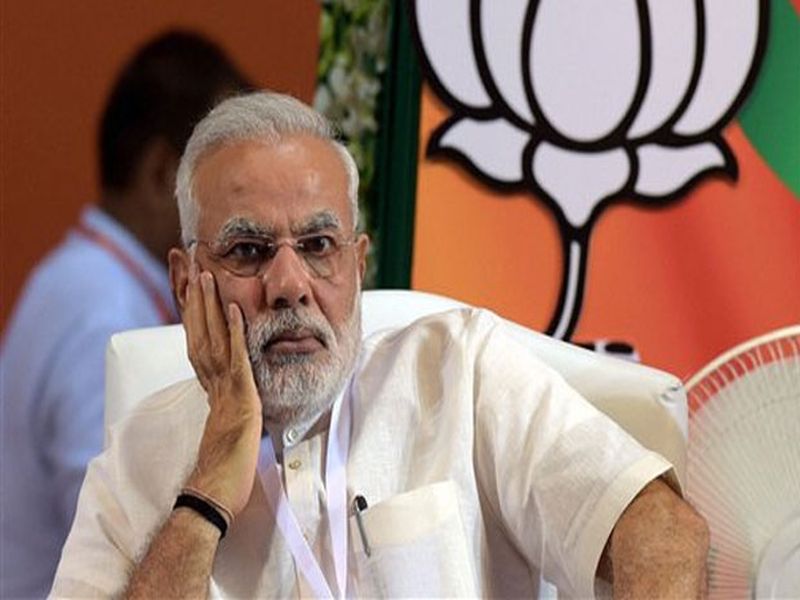 Renuka Shahane has criticized Prime Minister Narendra Modi about BJP IT Cell | भाजपाच्या आयटी सेलला द्वेष पसरवण्यापासून थांबवा; 'या' मराठी अभिनेत्रीची मोदींवर टीका