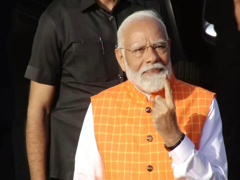 Loksabha Election 2024- PM Narendra Modi casts his right to vote at a polling station in Gandhinagar, Gujarat | गुजरातच्या गांधीनगर येथील मतदान केंद्रात PM नरेंद्र मोदींनी बजावला मतदानाचा हक्क