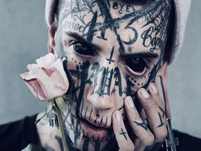 World most modified man with 150 tattoo and more than 40 body modification see photos | वेगळं दिसण्यासाठी कायपण! शरीरावर १५० टॅटू आणि ४० बॉडी मॉडिफिकेशन्स!