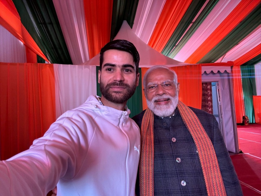 PM Modi Srinagar Visit: Who is the nazim who took a selfie with PM Modi? see | PM मोदींना केले इंप्रेस अन् त्यांच्यासोबत घेतली सेल्फी; कोण आहे हा काश्मिरी तरुण? पाहा...