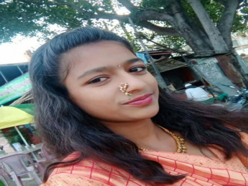 A 13-year-old schoolgirl committed suicide by hanging herself while her parents were away in the fields | आईवडील शेतात गेलेले असताना १३ वर्षांच्या शाळकरी मुलीने गळफास घेत केली आत्महत्या