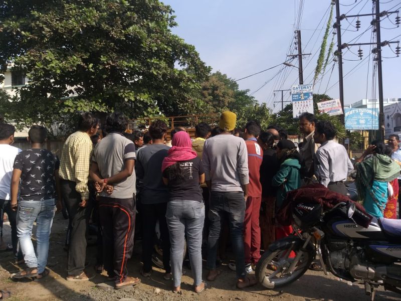 Ajani student rape case: Parents reached at police station | अजनी विद्यार्थिनीवर अत्याचार प्रकरण :  पोलीस ठाण्यावर पालकांची धडक