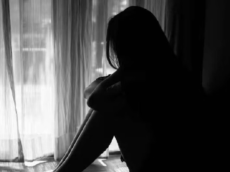 A 24-year-old girl was molested by breaking into a shop in Talegaon Dabhade | Pune | तळेगाव दाभाडेत दुकानात घूसून २४ वर्षीय तरुणीचा विनयभंग