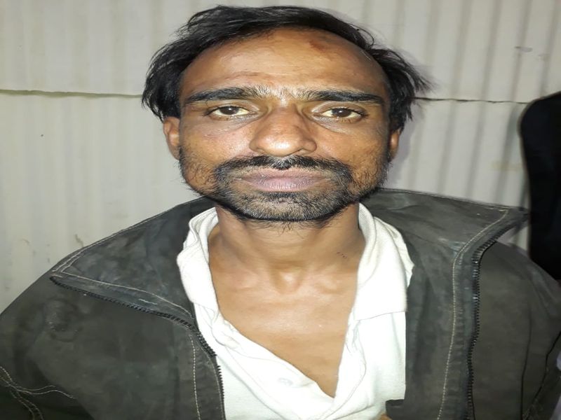 molestation on dadar railway station, accuse arrested | गजबजलेल्या दादर रेल्वे स्थानकात महिलेचा विनयभंग, आरोपीला अटक 