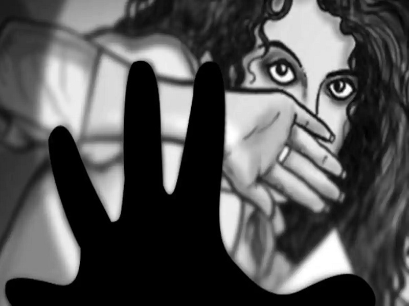 manager woman raped in jeep molestaion pimpri chinchwad crime news | मॅनेजर महिलेवर ‘जीप’मध्ये बलात्कार; पिंपरी-चिंचवडमधील धक्कादायक घटना