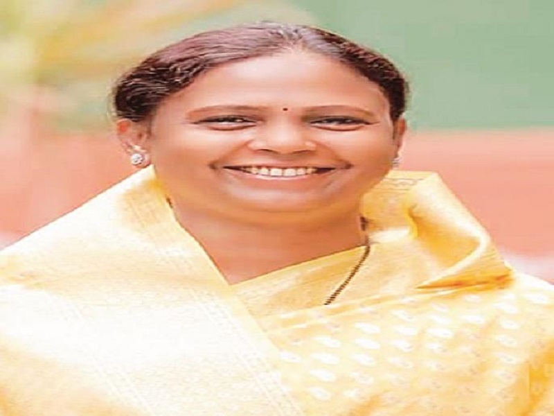 MLA Monica Rajale unopposed on District Co-operative Bank | अहमदनगर जिल्हा सहकारी बँकेवर आमदार मोनिका राजळे बिनविरोध