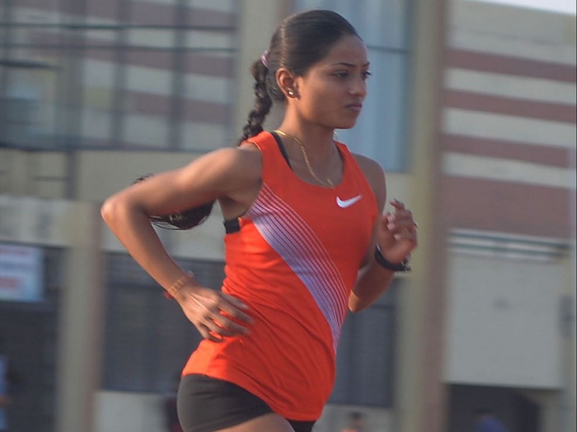 The story of marathon runner Monika Athare.. | जिद्दी मोनिकाची धाव...