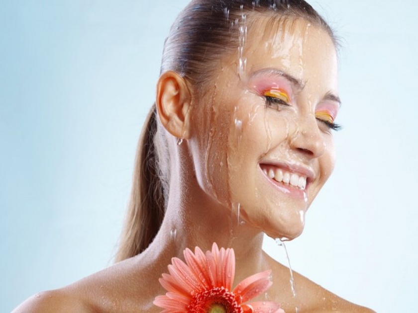 Beauty tips for monsoon season skin and hair care | पावसाळ्यातही त्वचेचं आरोग्य चागलं राखायचंय?; मग वाट कसली पाहताय, 'या' ब्युटी टिप्स वापरा