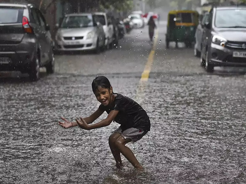 Rain in Pune for the second day in a row; Know the weather forecast for the next two days | पुण्यात सलग दुसऱ्या दिवशीही पाऊस; जाणून घ्या पुढील दोन दिवसांच्या हवामानाचा अंदाज