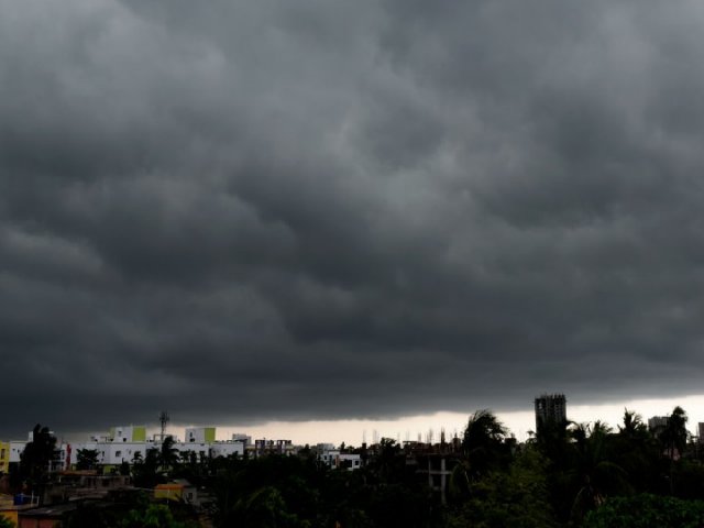 Monsoon will hit Kerala in three days; Rains likely in Mumbai after June 13 | मान्सून तीन दिवसांत केरळात धडकणार; मुंबईत १३ जूननंतरच पावसाची शक्यता