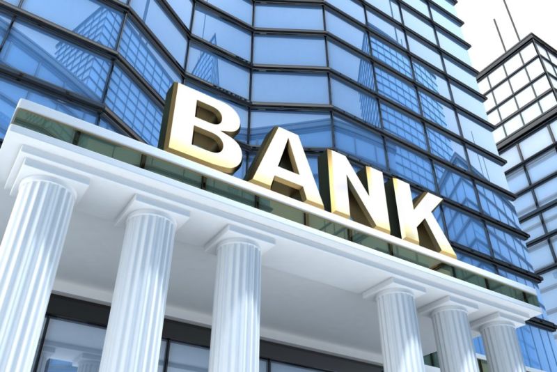 Nationalized banks are cutting monthly three-month loan installments | राष्ट्रीयीकृत बँका महिन्यात कापताहेत थेट तीन महिन्यांचे कर्जाचे हप्ते : कर्जदार संकटात