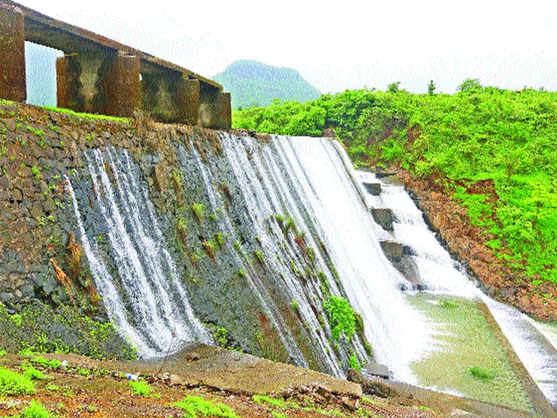  Leaves of Morbe dam in Panvel taluka; Fear of repeat accident | पनवेल तालुक्यातील मोर्बे धरणाला गळती; तिवरे दुर्घटनेच्या पुनरावृत्तीची भीती