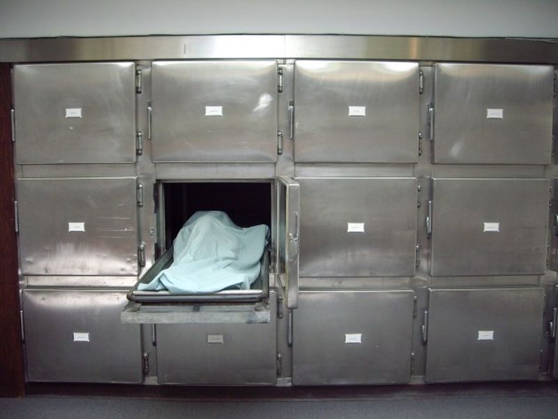Arrange big coffin for fat patients in hospital | लठ्ठ व्यक्तींच्या मृतदेहासाठी मोठ्या शवपेट्यांची सोय करा