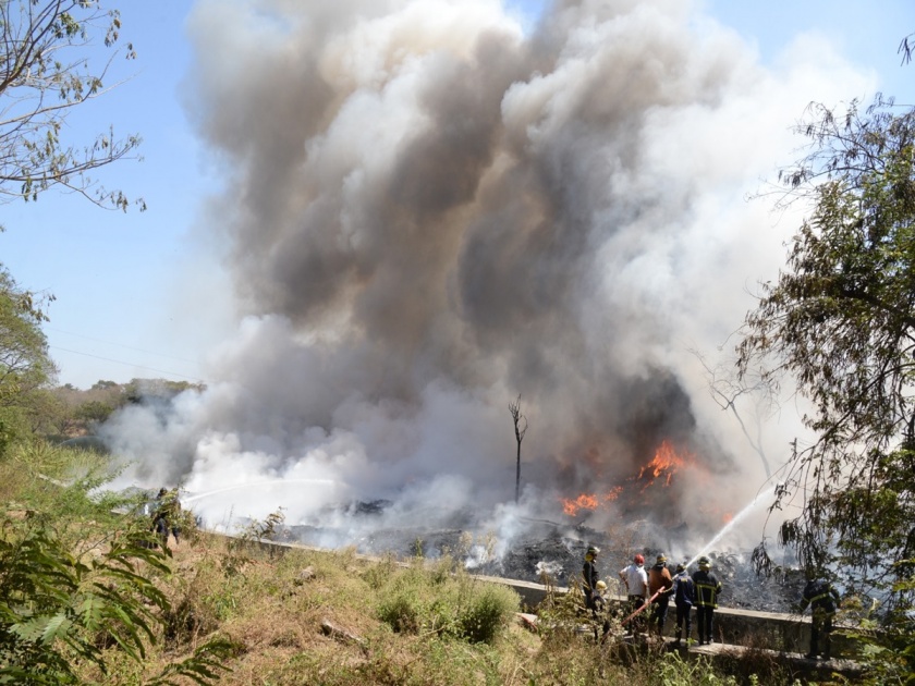 Massive scrap fire in Morwadi; Pimpri-Chinchwad shook due to explosions | Pimpri Chinchwad: मोरवाडीत स्क्रॅपला भीषण आग; स्फोटांमुळे हादरले पिंपरी-चिंचवड