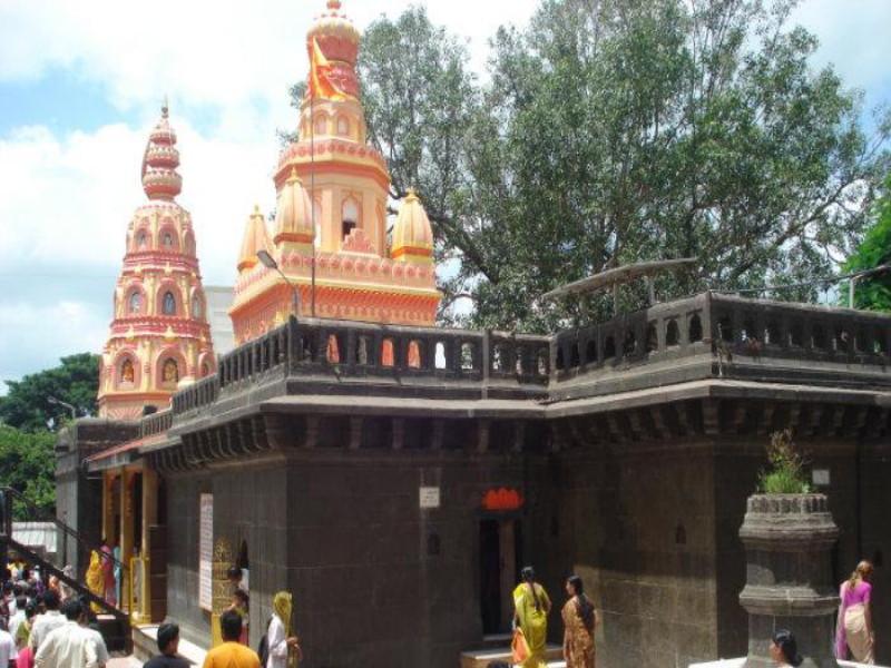 9 crore beautification expected in Morya Gosavi temple area | मोरया गोसावी मंदिर परिसरात सुशोभीकरणाला ९ कोटींचा खर्च होणार; दोन टप्प्यात मार्गी लागणार काम