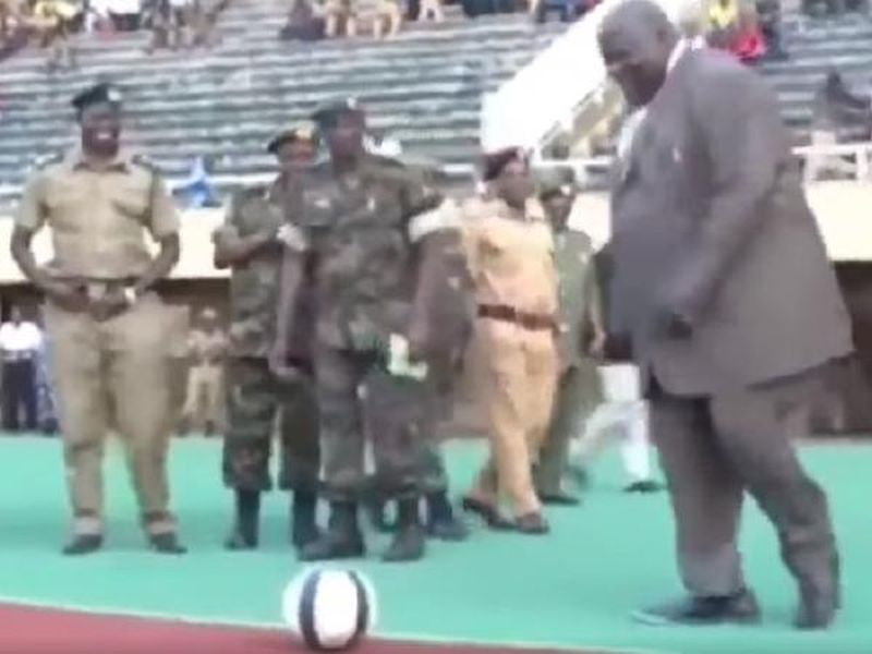 Video of Ugandan deputy PM’s epic fall after kicking a football goes viral | स्पर्धेच्या उद्घाटनावेळी उप पंतप्रधानांनी मारली फुटबॉलला किक, पण...