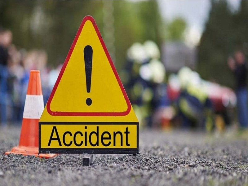 young man on two wheeler died accident moshi toll plaza bhosari | दुर्दैवी! बहिणीला भेटण्यासाठी जात असलेल्या तरुणाचा अपघातात मृत्यू
