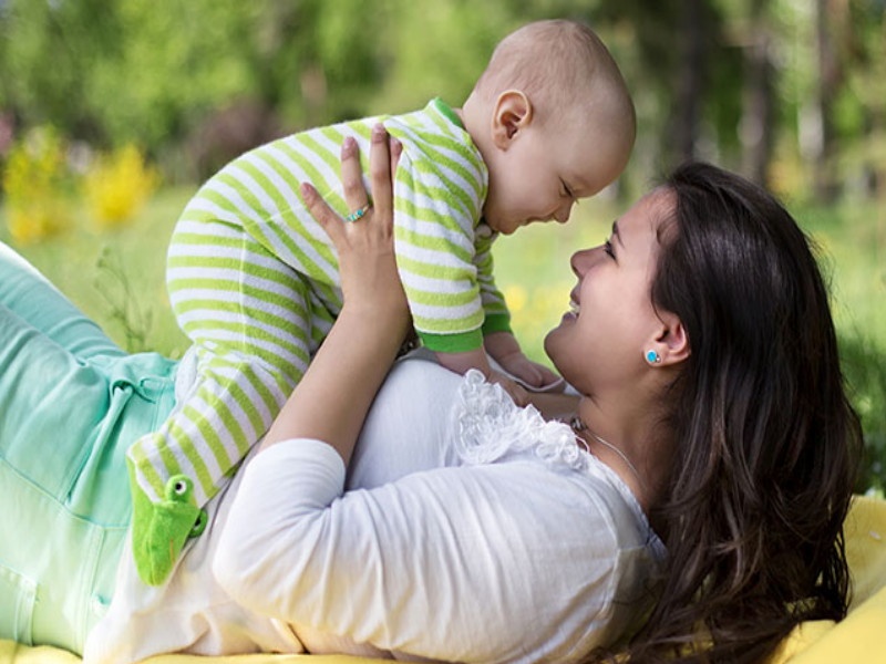 Take the right decision of choosing pregance and motherhood time | तिशीनंतरचे मातृत्व काळजीचे : योग्य वयातचं घ्या मातृत्वाचा आनंद 