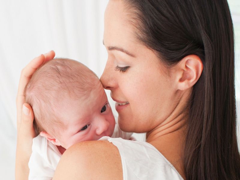 Breastfeeding is beneficial for Baby and her mother's health | World Breastfeeding Week : बाळासोबतच आईच्या आरोग्यासाठीही फायदेशीर असतं स्तनपान करणं!