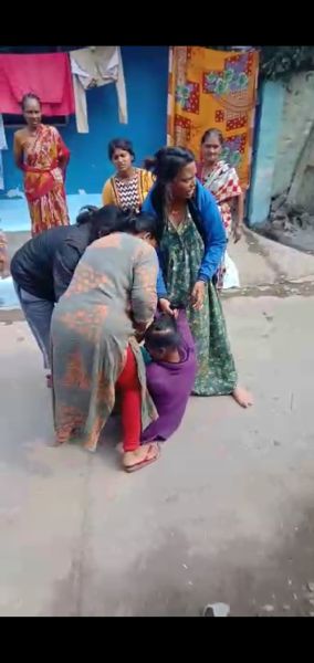 Mother-daughter assaulting girl in Nagpur: Video Viral | नागपुरात मायलेकींनी केली तरुणीला मारहाण : व्हिडीओ व्हायरल