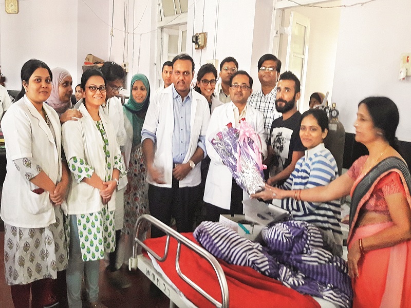 The surgery rejected by a private doctor gave the new life to the mother due to critical operation success in 'Ghati' hospital | खाजगी डॉक्टरांनी नाकारलेली शस्त्रक्रिया ‘घाटी’ रुग्णालयामध्ये यशस्वी झाल्याने मातेला मिळाले नवे जीवन