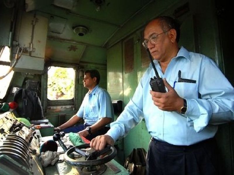 Central Railway passengers due to motor vehicle protests | मोटरमनच्या आंदोलनामुळे मध्य रेल्वे प्रवाशांचे हाल