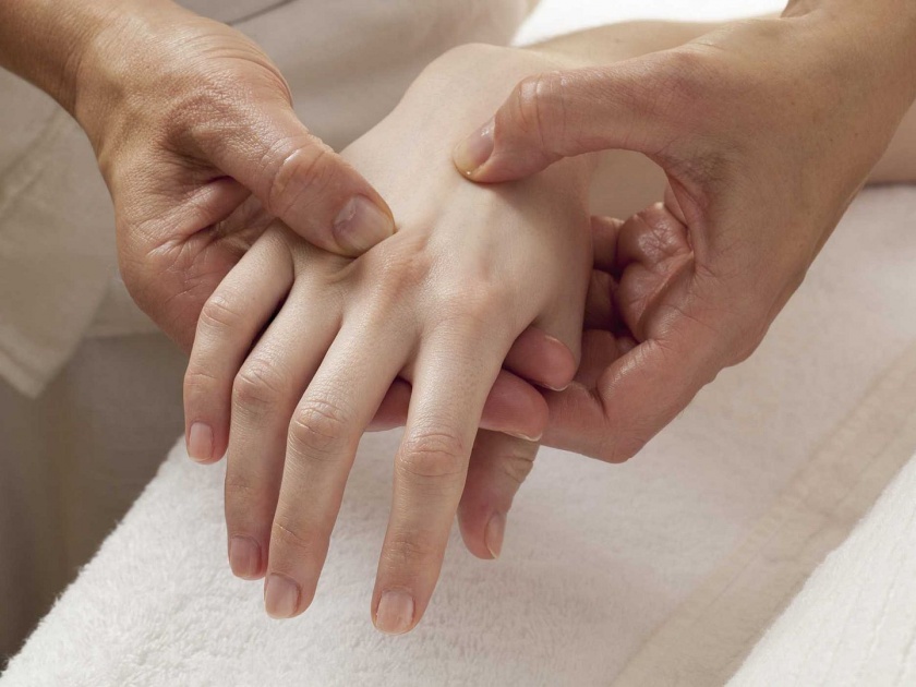 Experiencing pain while moving finger you could be at risk of type 2 diabetes | बोटांच्या हालचालीने वेदना होत असेल तर 'या' गंभीर आजाराचा आहे संकेत, वेळीच व्हा सावध!