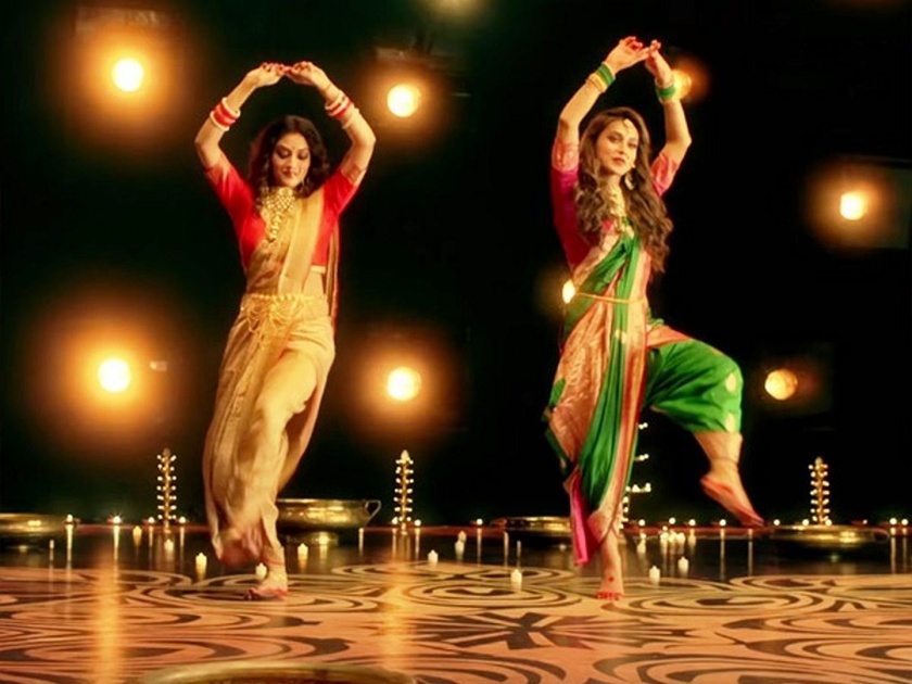 TMC MP Nusrat Jahan and Mimi Chakraborty dances on durga puja song video goes viral | खासदार नुसरत जहां यांचा दुर्गा पूजेचा डान्स व्हिडीओ व्हायरल, तुम्ही बघितला का?
