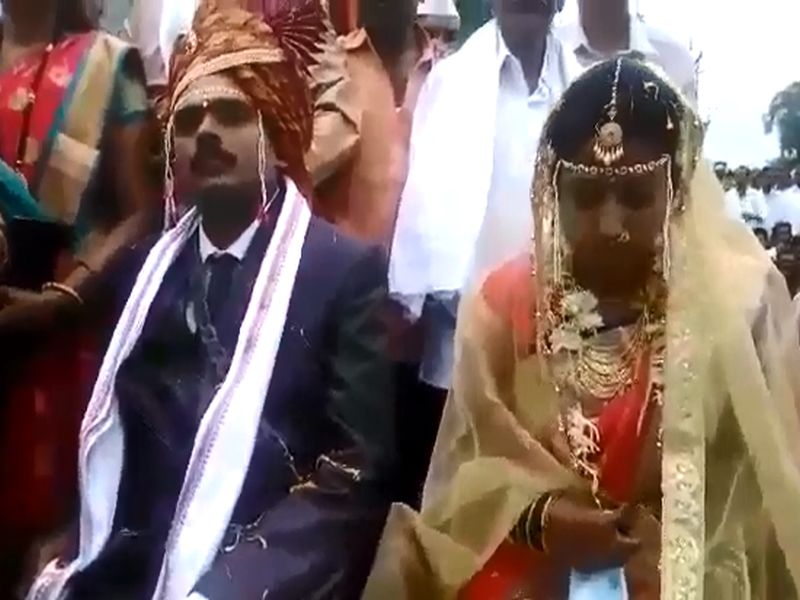 The unique story of a wedding for maratha reservation | Maratha Reservation: एका लग्नाची अनोखी गोष्ट, मराठा आंदोलनातच 'शुभ मंगल सावधान'