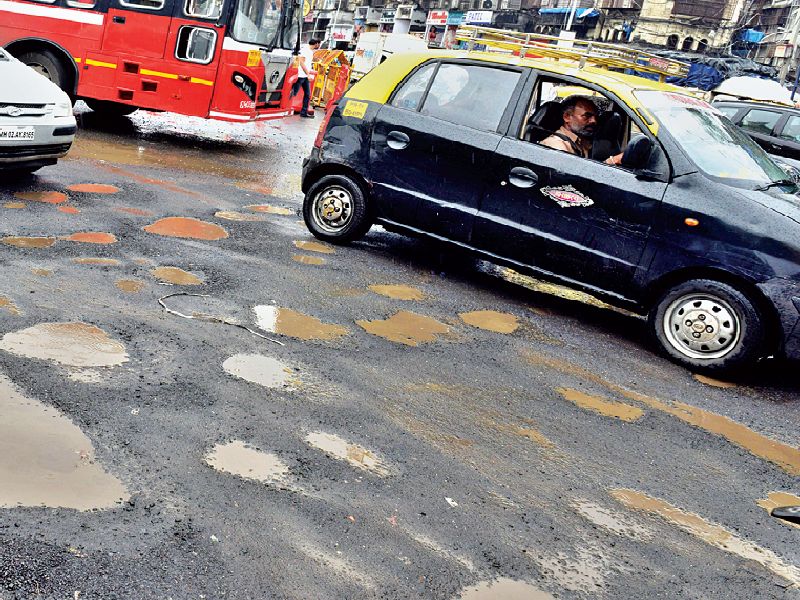 In the 48 hours the potholes will be built, the additional municipal commissioner's assurance | ४८ तासांत खड्डे बुजविणार, मुंबई पालिकेच्या अतिरिक्त आयुक्तांचे आश्वासन
