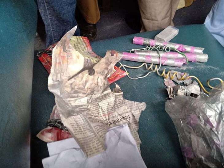 Mumbai's assassination cut? : Bombshell items found in Shalimar Express | मुंबईत घातपाताचा कट? : शालिमार एक्स्प्रेसमध्ये आढळली बॉम्बसदृश वस्तू