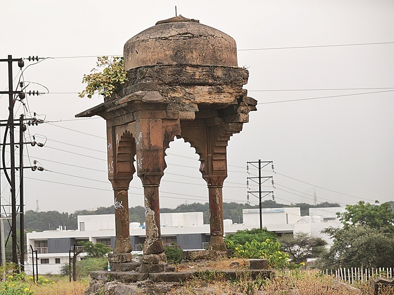 Everyone Ignoring all the heritage sites in the Aurangabad city | औरंगाबाद शहरातील दुर्लक्षित वारसा स्थळांची सर्वांकडूनच उपेक्षा