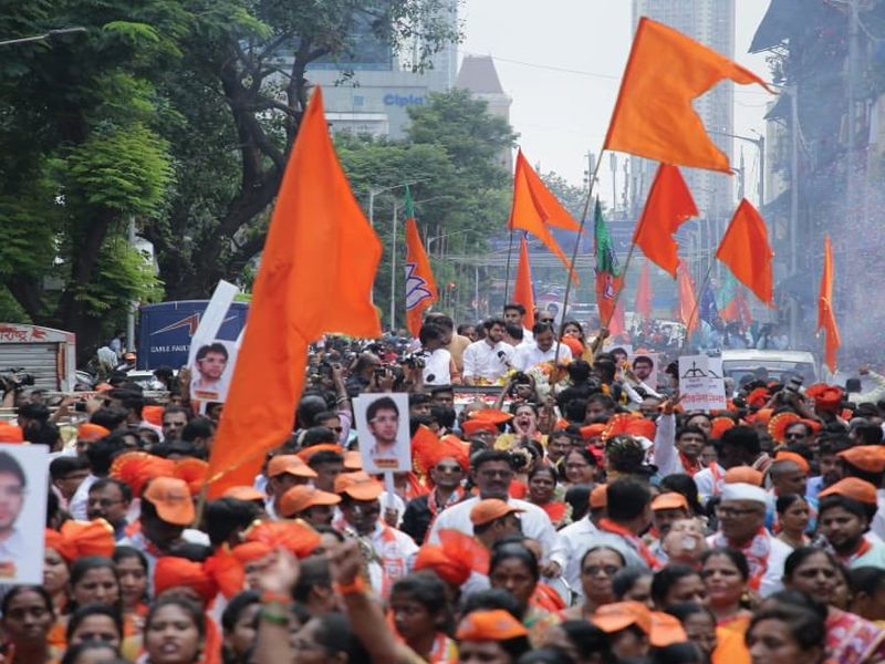 Maharashtra Election 2019: Shiv Sena's Big Leaders Thief Stolen Pocket In Aaditya Thackeray Rally | Maharashtra Election 2019: आदित्य ठाकरेंचा रोड शो पाकीटमारांच्या पथ्यावर; सचिन अहिर, चेंबुरकरांचे खिसे कापले!