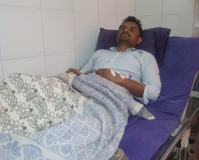 The arrest of Mukund Patil, chief of Kasba Beed movement | कसबा बीडच्या ठिय्या आंदोलतील प्रमुख मुकुंद पाटील यांची तब्बेत खालावल्यामुुळे खाजगी रुग्णालयात