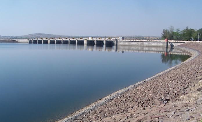 Dust water storage in Mula dam | मुळा धरणातील पाणीसाठा खपाटीला