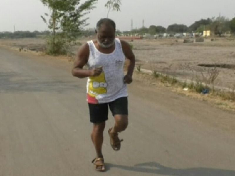 75 years musa dadubhai mulla run 50 meter within just 9 seconds new record | ७५ वर्षांचा माणदेशी उसेन बोल्ट; या आजोबांचा वेग पाहून 'येडे' व्हाल!