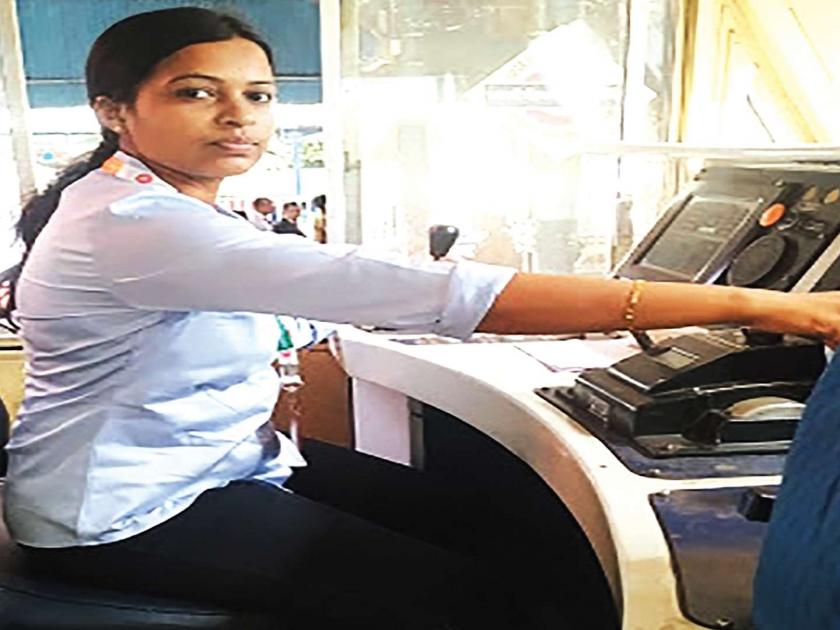 Now the essence of the railway in the hands of women; Surekha Yadav as the first train motorwoman in Asia | आता महिलांच्या हाती रेल्वेचे सारथ्य; आशियातील पहिल्या रेल्वे मोटरवुमन म्हणून सुरेखा यादव