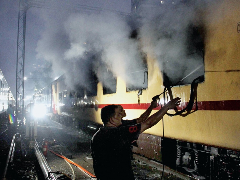 Jaipur Superfast Express fires No casualties | जयपूर सुपरफास्ट एक्स्प्रेसच्या डब्याला आग; जीवितहानी नाही