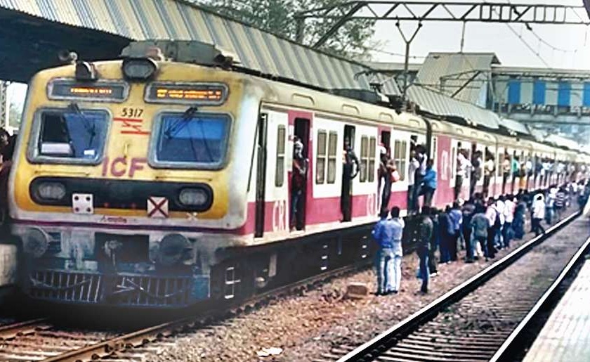 Type of catch the train in the opposite direction in the lamp station | दिवा स्थानकात विरुद्ध दिशेने ट्रेन पकडण्याचा प्रकार