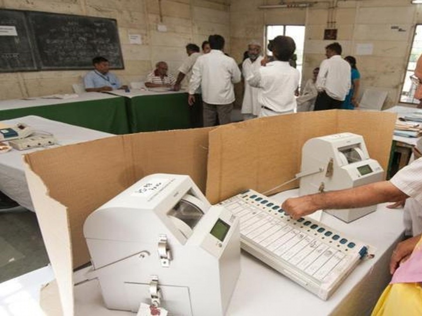 Polling in the fourth phase of in 17 constituencies | मुंबई-ठाण्यासह 17 मतदारसंघामध्ये चौथ्या टप्प्यात मतदान