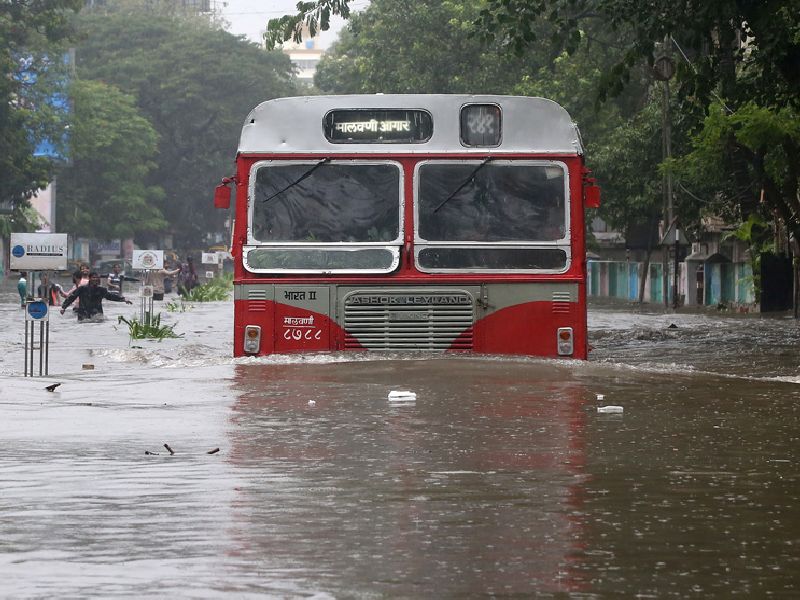 Therefore, cities like Mumbai are going to get water! | ...म्हणूनच मुंबईसह इतर शहरे जात आहेत पाण्याखाली!